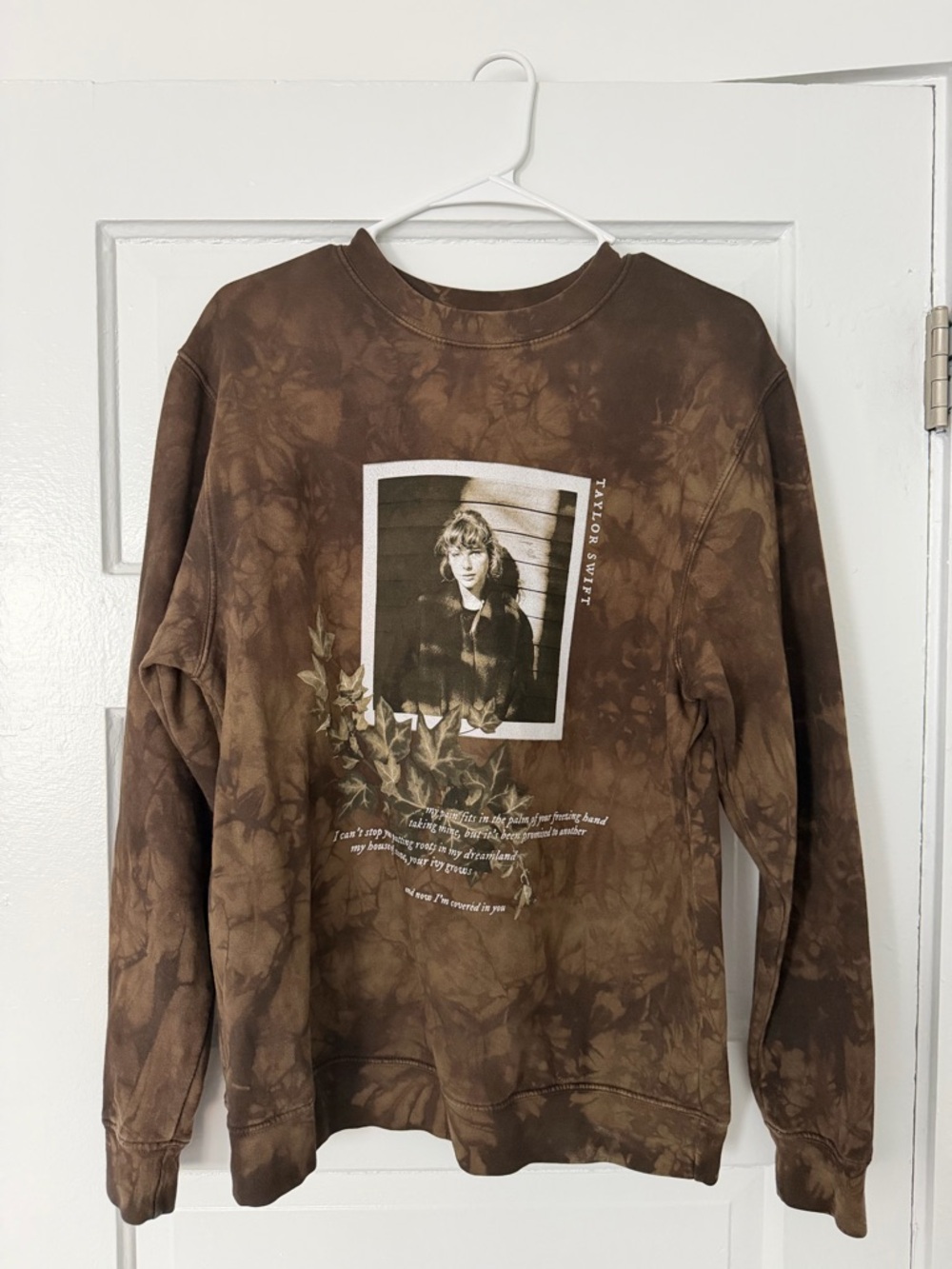 Taylor Swift Your Ivy Grow Brown Crewneck Sweatshirt with Framed Portrait